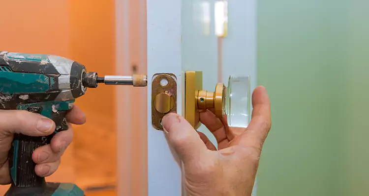 Broken Door Knob Fix in North Lauderdale, FL